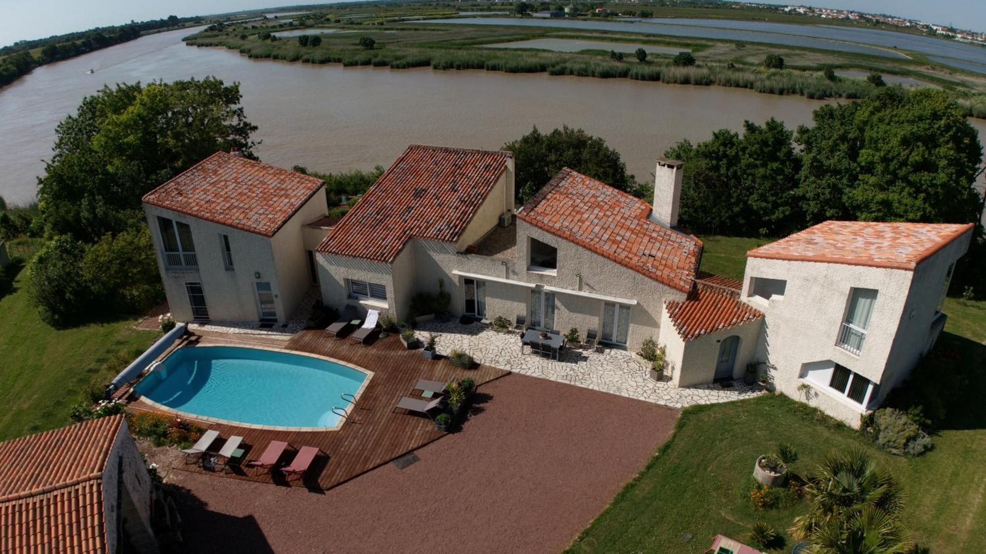 La Charentine Bed & Breakfast Echillais ภายนอก รูปภาพ