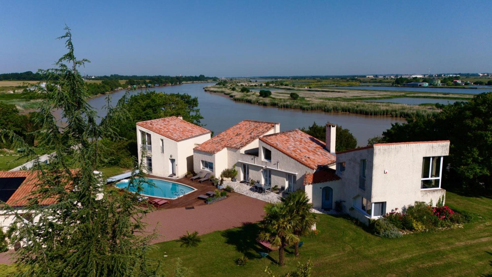 La Charentine Bed & Breakfast Echillais ภายนอก รูปภาพ
